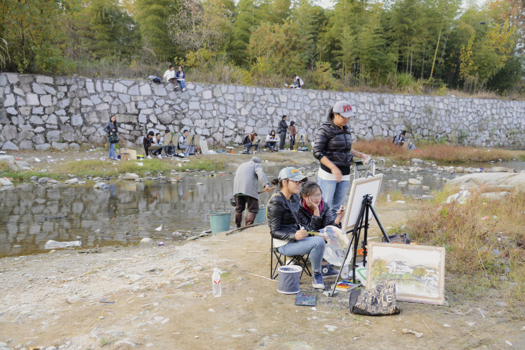 Art students practicing outdoor sketching in Yixian, Anhui Province. In China, outdoor sketching has been an important part of training for painters since the beginning of the twentieth century. 