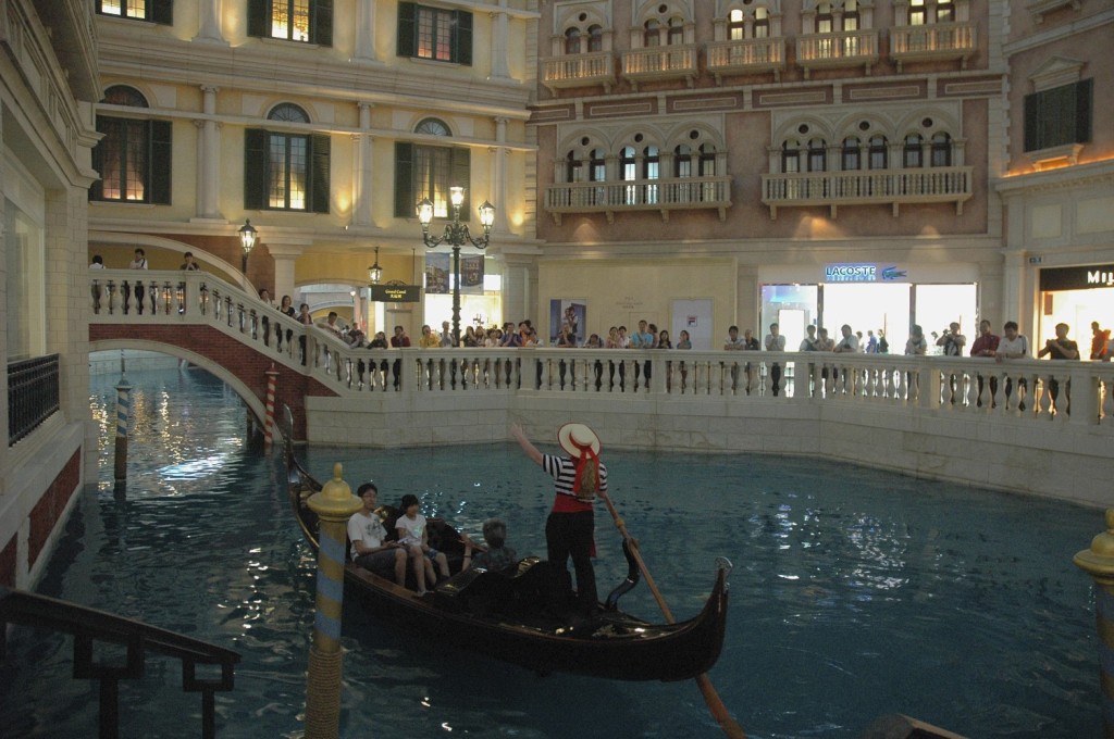 There are three indoor canals inside the shopping arcade of the Venetian Macao, the largest casino complex in the world. Its sister facility, the Venetian Las Vegas, has only two such canals. 